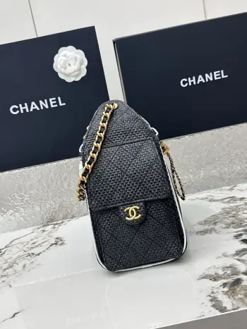 <p> 进口原厂皮    CHANEL编织款 小号 原单货 香奈儿单肩包 25Bag 26C 金色双C Logo 菱格图案皮穿链条 压花编织小牛皮 小号 经典黑金 秀场热门𝗁𝗈𝖻𝗈 设计独特 相当霸气的风格超大容量轻松装下日常所需 型号 AS5293 尺寸 长30x宽14x高26cm </p>