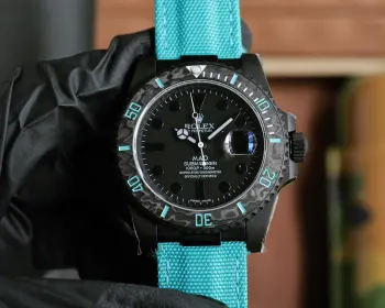 <p> 新款发售 限量发售 喷砂碳纤维黑水鬼改装朋克机器人套装 </p><p>BLAKEN朋克改装 搭配全手工改装机器人基座  此次搭配Rolex碳黑钢皇 改装劳力的天花板 巅峰神器 机心采用更稳定的3135一体蓝油丝机心 </p>