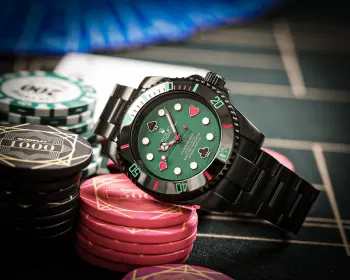 <p>ROLEX劳力士潜航者特别定制版</p><p>ALL in劲酷登场  慢工出细活 一枚可以让你重新认识复刻界工艺制作 全球最强劳力士改装厂BLAKEN最新款以劳力士最热门的绿 黑水鬼相结合 配以扑克元素 经典再次呈现 40mm尺寸 </p>