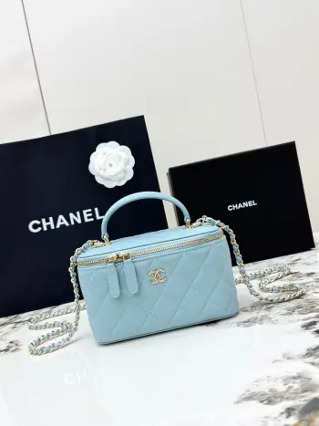 <p> 进口原厂皮     配盒 CHANEL 大号 香奈儿21K化妆包 香奶奶家的新款盒子链条化妆包 不愧是今年的热门款 这个系列自从推出以来 就虏获了太多妹子的心 小巧可爱 可斜挎可手提</p>