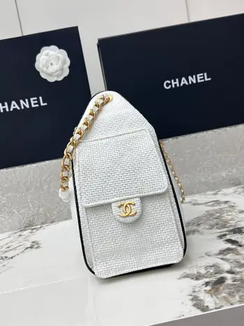 <p> 进口原厂皮    CHANEL编织款 小号 原单货 香奈儿单肩包 25Bag 26C 金色双C Logo 菱格图案皮穿链条 压花编织小牛皮 小号 经典黑金 秀场热门𝗁𝗈𝖻𝗈 设计独特 相当霸气的风格超大容量轻松装下日常所需 型号 AS5293 尺寸 长30x宽14x高26cm </p>