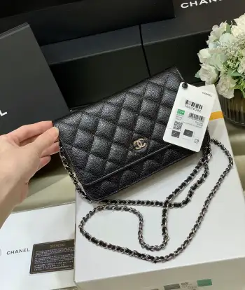 <p>全新 纯原厂woc</p><p>经典款之Wallet on chain</p><p>2020最新实用版本 磁扣翻盖</p><p>皮料 欧洲原厂Haas正品牛皮</p><p>五金 意大利进口24k镀厚金钢锁<p>33814 尺寸19cm</p>