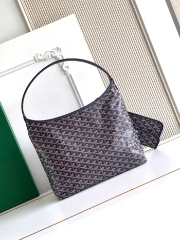 <p>Go ard Hobo Bohème 流浪包腋下包 灵感来自波西米亚流浪的生活哲学 两大王牌Saint Louis  Artois系列托特包的综合体 内置子母袋 随性慵懒风 拥有了它你就是时尚界的弄潮儿 </p><p>肩带的舒适度就是整个包的灵魂 慢工出细活 细节看图就是了  </p><p>尺寸 Size 42×27×15cm</p><p> S5502单手腕灰色</p><p>配礼品袋</p>