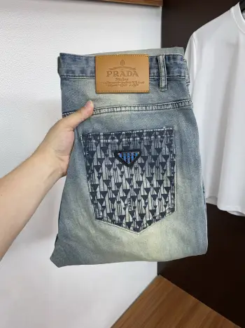 早春最新款牛仔裤