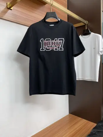 纯棉质圆领短袖