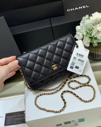 <p>全新 纯原厂woc</p><p>经典款之Wallet on chain</p><p>2020最新实用版本 磁扣翻盖</p><p>皮料 欧洲原厂Haas正品牛皮</p><p>五金 意大利进口24k镀厚金钢锁<p>33814 尺寸19cm</p>