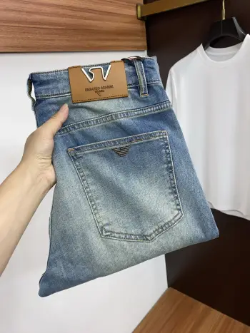 早春最新款牛仔裤