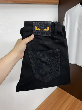 早春最新款牛仔裤