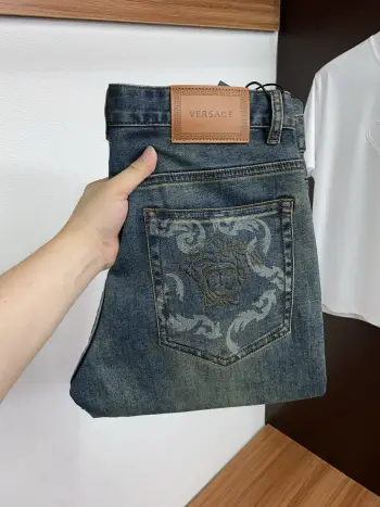 早春最新款牛仔裤