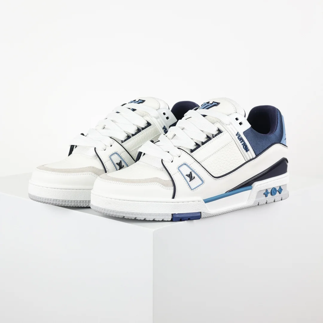 原单LV男鞋|高仿LV男鞋|精仿LV男鞋|一比一LV男鞋<p>Lv Trainer X1 Max 版本 高奢经典巅峰 新款白蓝</p><p>东莞纯原顶级高端复刻 大脚怪鬼佬走柜海外建仓高订版 全网独家半码 独家超大码专柜统一尺码男码 39 40 40.5 41 41.5 42 42.5 43 43.5 44 44.5 45 46 47 48 49 欧码 皮鞋尺码 比运动鞋大一码</p><p>英码 5 6 6.5 7 7.5 8 8.5 9 9.5 10 11 12 13 14 15 </p>