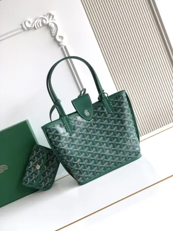 <p>ANJOU 迷你手袋采用两种专属 GO ARDINE 帆布颜色绿色 内袋里侧饰有灵感源自昔日标本集的花卉图案 该手袋可双面使用 提供两种不同风格与外观 皮革面或 GO ARDINE 帆布面 安茹迷你包既适合夜晚使用 也适合全天携带您的随身物品 </p><p>20 cm X 10 cm X20 cm</p><p> S5503-绿色</p>