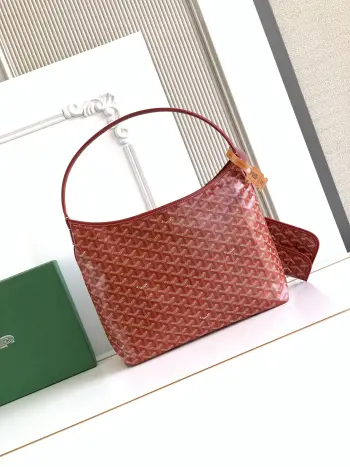 <p>Go ard Hobo Bohème 流浪包腋下包 灵感来自波西米亚流浪的生活哲学 两大王牌Saint Louis  Artois系列托特包的综合体 内置子母袋 随性慵懒风 拥有了它你就是时尚界的弄潮儿 </p><p>肩带的舒适度就是整个包的灵魂 慢工出细活 细节看图就是了  </p><p>尺寸 Size 42×27×15cm</p><p> S5502单手腕大红色</p>