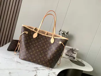 <p>顶级原单 经典购物袋</p><p>NEVERFULL 中号手袋</p><p>型号 M40995杏里</p><p>尺寸 31x28.5x17cm</p>