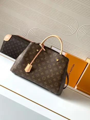 <p>顶级原单 品质一如既往</p><p> MONTAIGNE 中号手袋M41056  以标志性 Monogram 帆布制成的 Montaigne 手袋将俏皮挺括的外部设计与宽敞有序的包内空间结合在一起 是商务包款的理想之选  这款手袋配有可脱卸肩带 可手提 臂挽或肩背 33 x 23 x 15 cm</p>