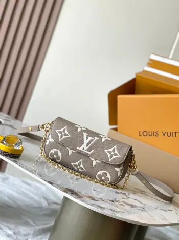 <p>顶级原单</p><p>Wallet On Chain 手袋</p><p>型号 M82211大象灰</p><p>尺寸 23.5*12*4.3CM</p>