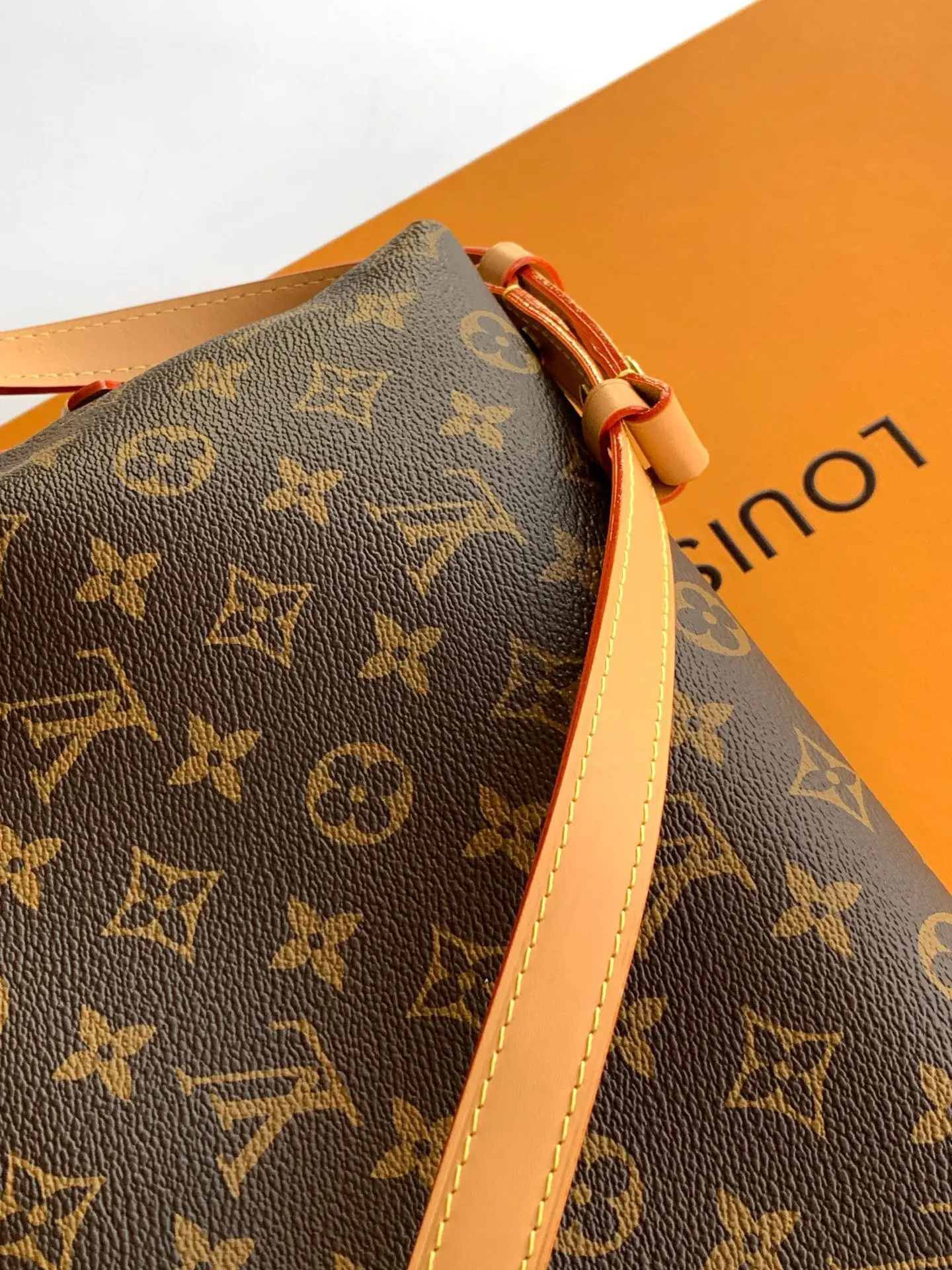 Louis Vuitton M28101 Canvas Handbag Women s Shoulder Bag - Detail view 7