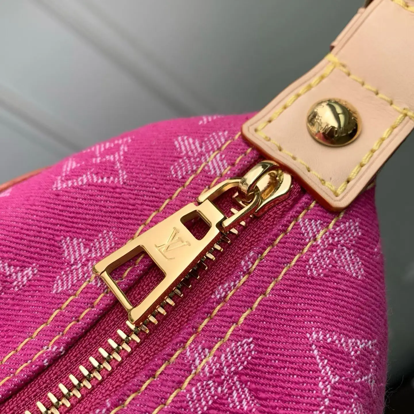 Louis Vuitton M28266 zipper pull pendant handbag women s shoulder bag - Detail view 6