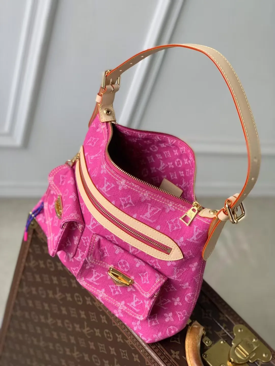 Louis Vuitton M28266 zipper pull pendant handbag women s shoulder bag - Detail view 9