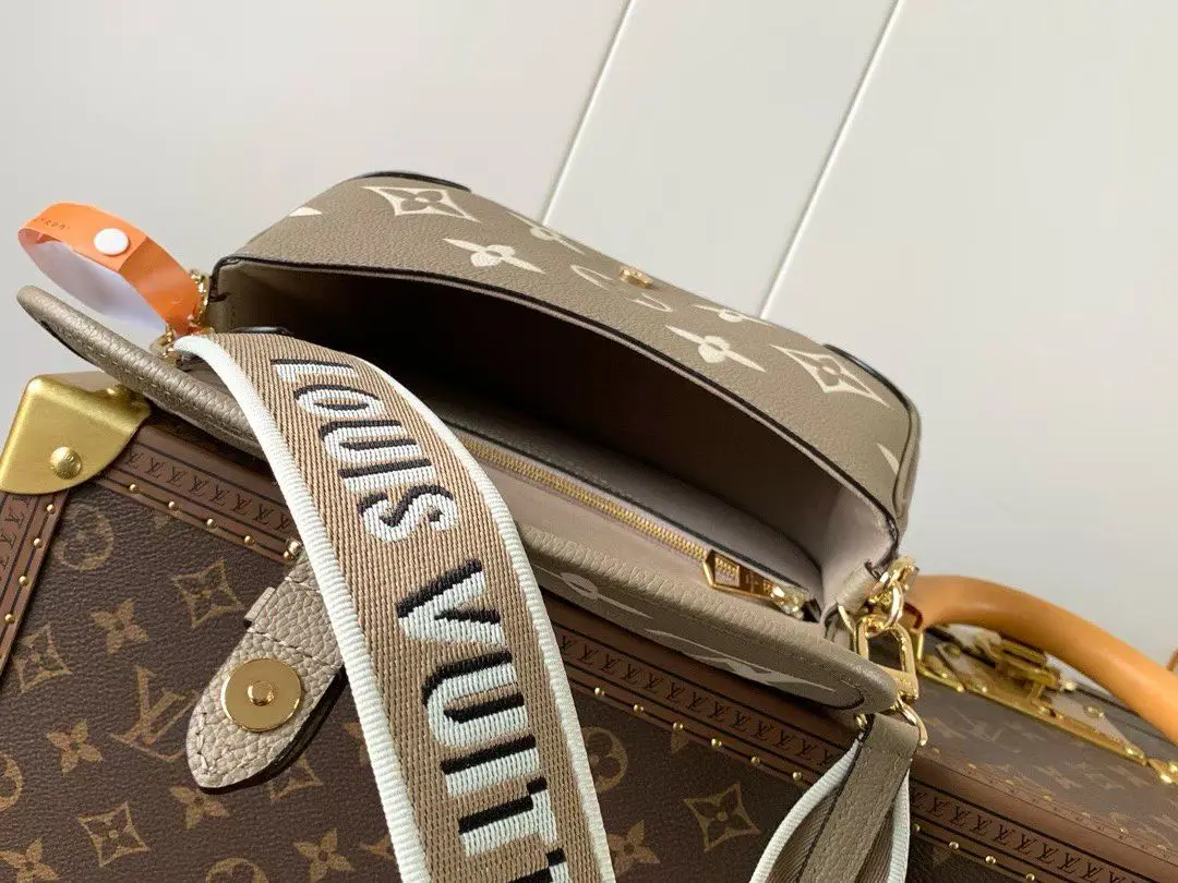 LVM46583 压纹皮革手袋 女士斜挎包 - 细节图 8