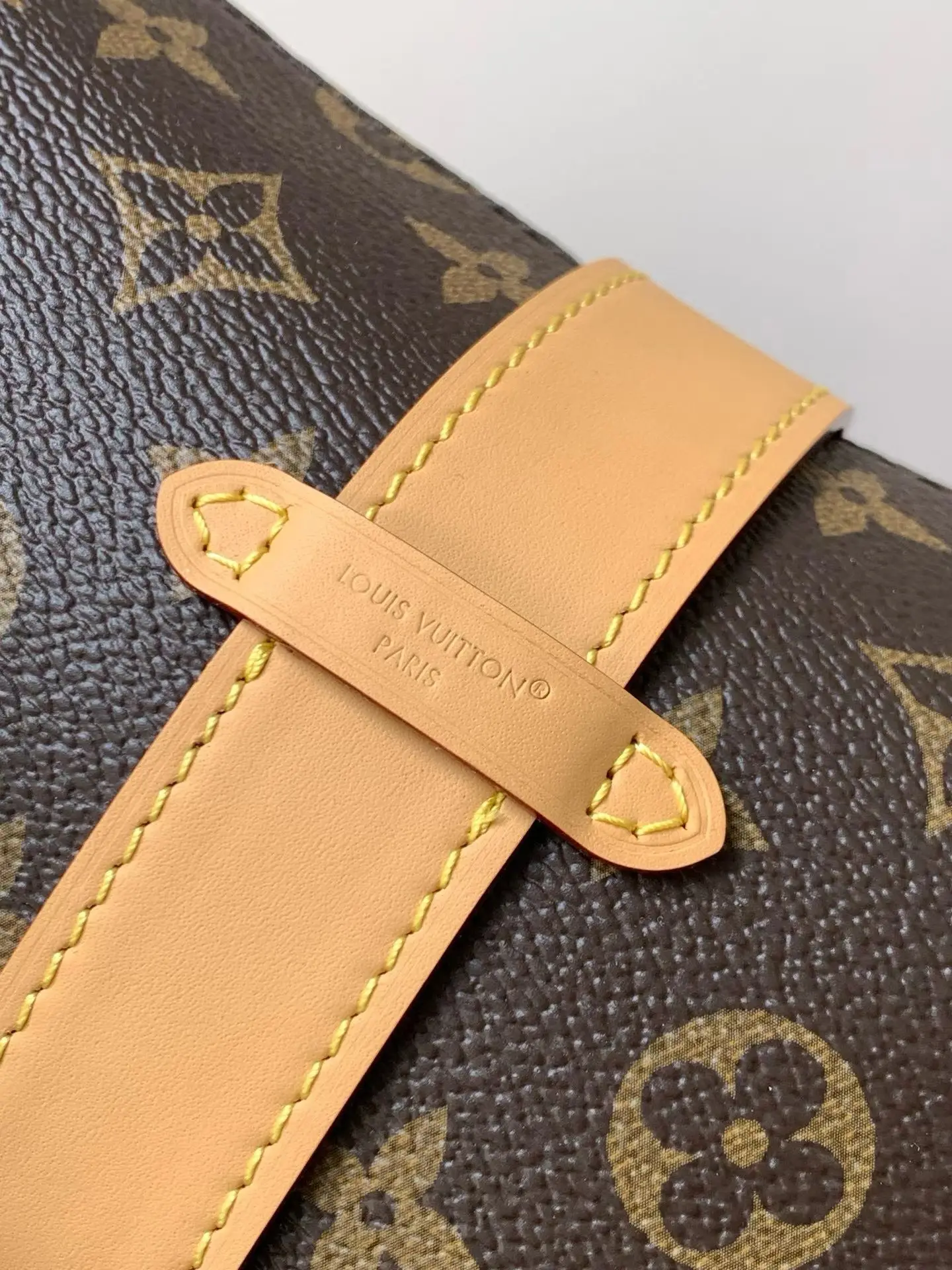 Louis Vuitton M26191 Canvas Handbag Women s Shoulder Bag - Detail view 6