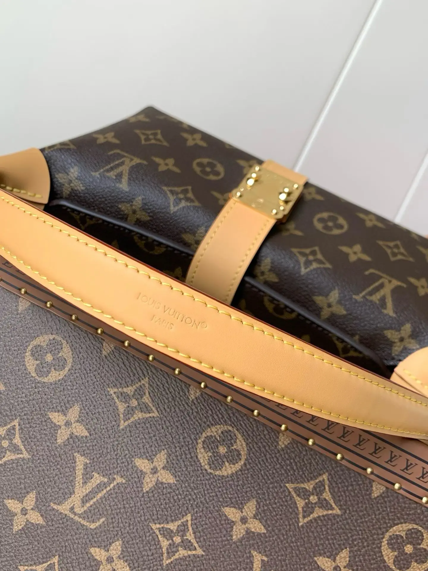 Louis Vuitton M26191 Canvas Handbag Women s Shoulder Bag - Detail view 7