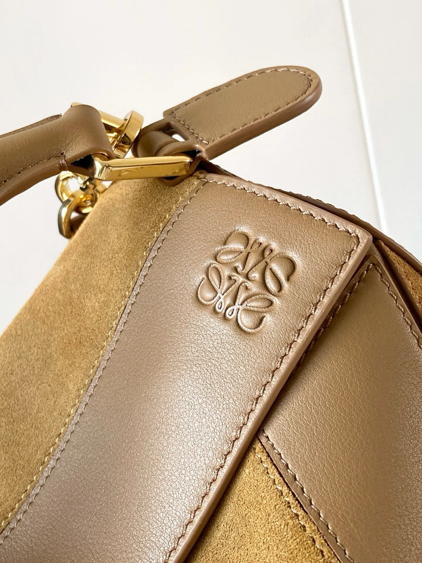 Loewe 9107 New Geometric Small Bag Women s Crossbody Bag - Detail view 5