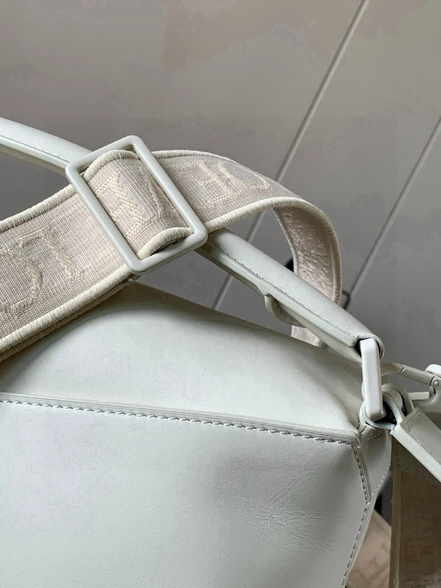 Loewe 9001 Ceramic Small Rabbit Geometric Bag Women s Crossbody Bag - Detail view 6