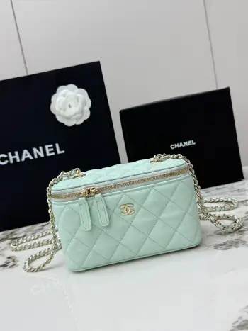 <p>CHANEL 新品 鱼子酱小球纹香奈儿24K春夏新款 顶级货全钢金色链条 小球纹鱼子酱压花牛皮盒子包 型号 AP1341  </p><p>尺寸 长17x宽8x高9.5cm </p>
