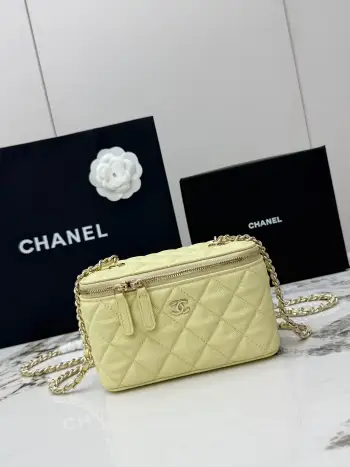 <p>CHANEL 新品 鱼子酱小球纹香奈儿24K春夏新款 顶级货全钢金色链条 小球纹鱼子酱压花牛皮盒子包 型号 AP1341  </p><p>尺寸 长17x宽8x高9.5cm </p>
