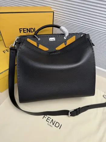 <p>FEND1 男款系列纯手工线出货    原版牛皮荔枝纹 银色五金与黑色皮面的完美搭配  低调中的奢华 面料柔软细腻  尺寸 38*16*33cm .</p>
