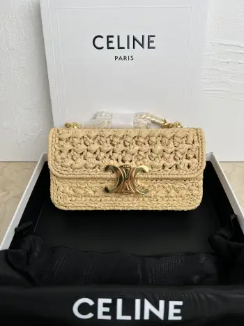 <p> CELIN-E23夏季限量 TRIOMPHE 植物编织链条手袋</p><p>OOTD 一见钟情de夏日氛围感</p><p>Celine Plein Soleil 编织包 腋下包</p><p>背上就算是走在魔都的都市丽人 </p><p>一秒开始进入法式口度假mode</p><p>植物材料+手工工艺编织+全钢凯旋门锁扣+链条肩背</p><p>尺寸 20.5 X 10.5 X 4厘米</p><p>型号 112252  原版包装 </p>