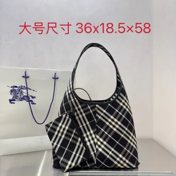 <p> B家最新柔软立挺的肩背包 选用棉质斜纹面料打造 于意大利工坊匠制而成 装饰精纺B家专属格纹 采用无内讨设计 质地轻盈 融入光滑小牛皮饰边 搭配可拆式拉链收纳袋 来自Burberry 经典之作系列 以鲜明品牌风格诠释衣橱必备款式尺寸 36x18.5×58</p><p>型号7181</p>