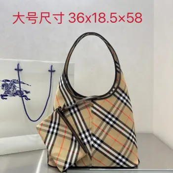 <p> 大号B家最新柔软立挺的肩背包 选用棉质斜纹面料打造 于意大利工坊匠制而成 装饰精纺B家专属格纹 采用无内讨设计 质地轻盈 融入光滑小牛皮饰边 搭配可拆式拉链收纳袋 来自Burberry 经典之作系列 以鲜明品牌风格诠释衣橱必备款式尺寸 36x18.5×58</p><p>型号7181</p>