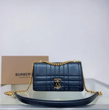 <p> B家最新精巧别致萝纳包 设计灵感源自品牌标志性格纹 装饰TB专属标识 配可调节链条拼羔羊皮肩背带 斜跨 单肩尺寸</p><p>23 x 6x 13型号5111</p>