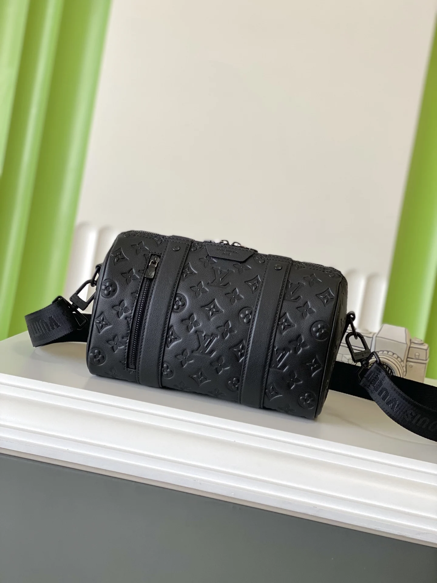 Louis Vuitton M26750 CITY KEEPALL Full Leather Pillow Bag Crossbody Bag - Detail view 1