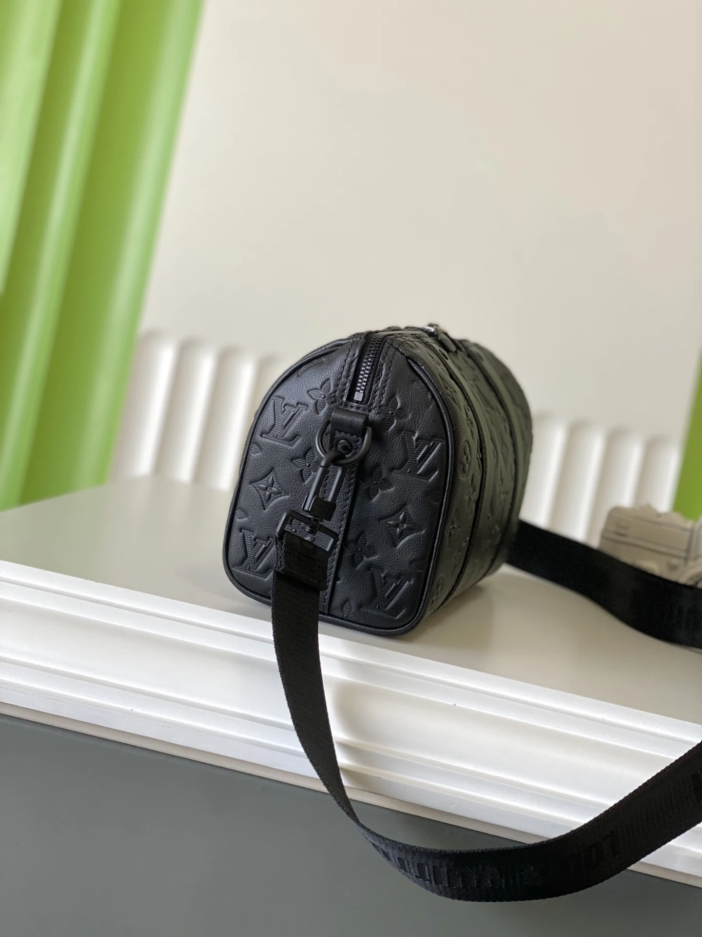 Louis Vuitton M26750 CITY KEEPALL Full Leather Pillow Bag Crossbody Bag - Detail view 2