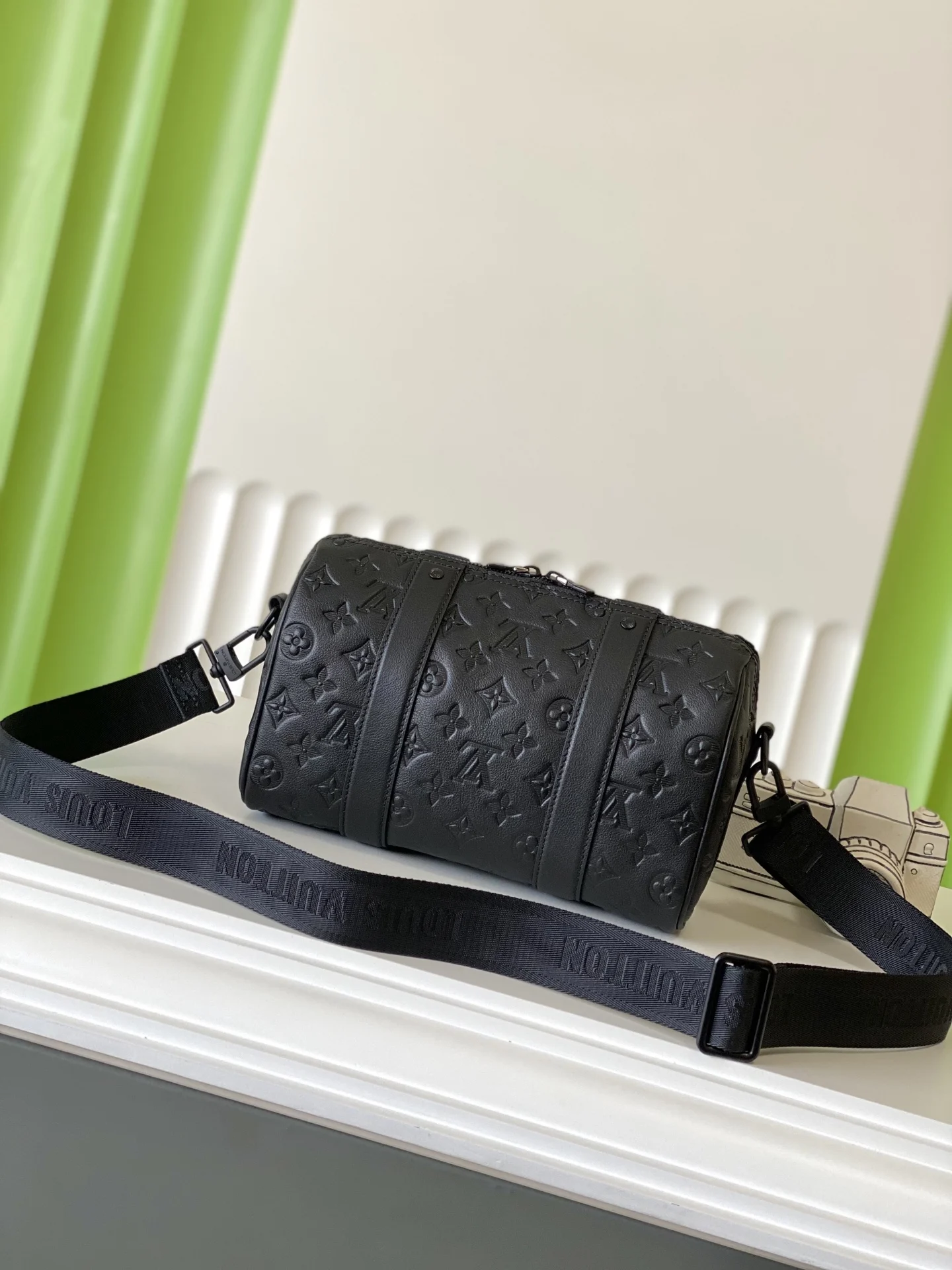 Louis Vuitton M26750 CITY KEEPALL Full Leather Pillow Bag Crossbody Bag - Detail view 3