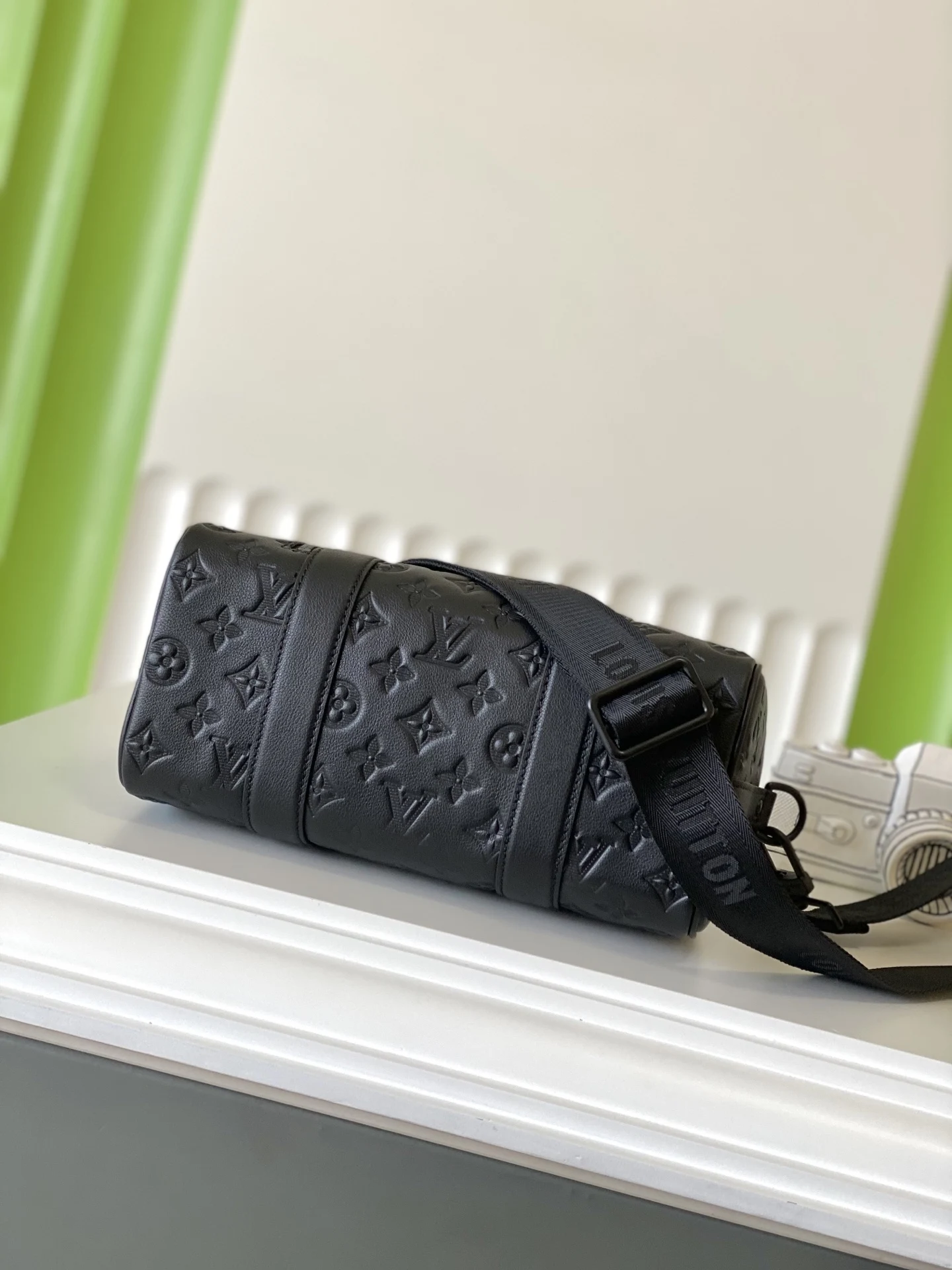 Louis Vuitton M26750 CITY KEEPALL Full Leather Pillow Bag Crossbody Bag - Detail view 4