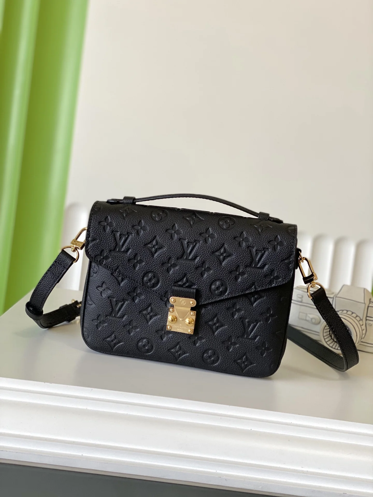 Louis Vuitton M41487 POCHETTE Full Leather Messenger Bag Crossbody Bag