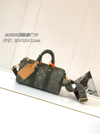 <p>款号M26930军绿色 本款 Keepall Bandouliere 25 手袋浓缩经典 Keepall 旅行袋设计 以 Pharrell Williams 创作的 Monogram Surfin  帆布演绎都市型格 繁复图案融合缤纷夏日元素 洋溢热带风情和复古格调 可拆卸肩带和辊压皮革手柄实现多种背携方式 25.0 x 15.0 x 11.0 厘米 (长 x 高 x 宽)</p><p>	 	Monogram Surfin  涂层帆布</p><p>	 	牛皮革饰边</p><p>	 	织物内衬</p><p>	 	抛光金属件</p><p>	 	拉链主隔层</p><p>	 	可拆卸名牌</p><p>	 	肩带 可拆卸 可调节</p><p>	 	包带半长 55.0 厘米</p><p>	 	包带半长可调至 63.0 厘米</p><p>	 	手柄 双手柄</p>