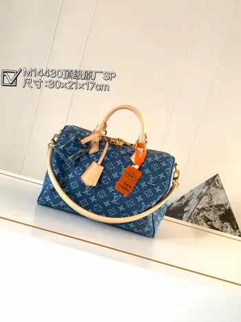 <p>款号M14430牛仔蓝  本款产品取材丹宁布焕新演绎 Speedy Soft 30 手袋 为经典设计注入现代韵致 包身覆以品牌标志性 Monogram 图案 搭配撞色皮革手柄 可拆卸肩带与压印路易威登标识的装饰性钥匙包 充裕空间可轻松收纳日常所需 亦可安放平板电脑与书籍 从容随行周末出游或日常通勤 30 x 21 x 17 厘米(长度 x 高 x 宽)</p>