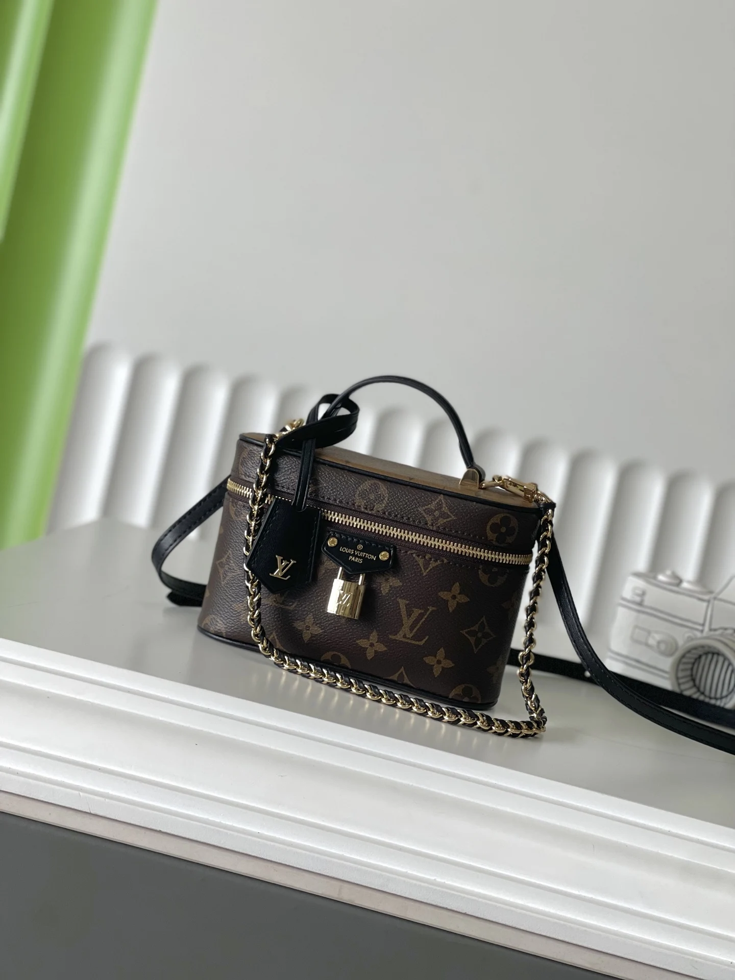 <p>M47125 19×11.5×6.5</p><p>VANITY CHAIN POUCH 化妆包</p><p>顶级原单 变码芯片</p>