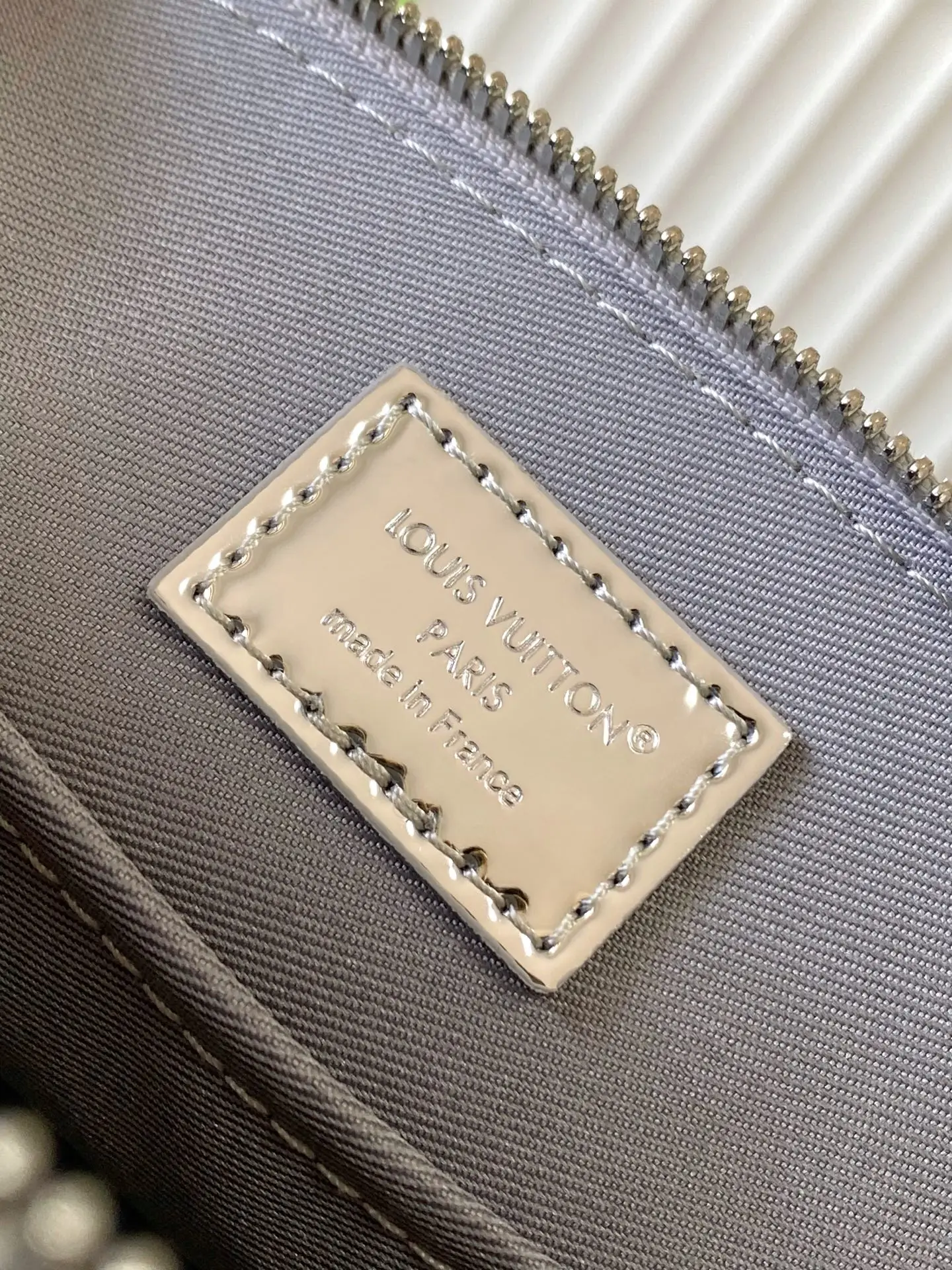 Louis Vuitton M26335 ALMA BB Patent Leather Shell Bag Handheld Crossbody Bag - Detail view 9