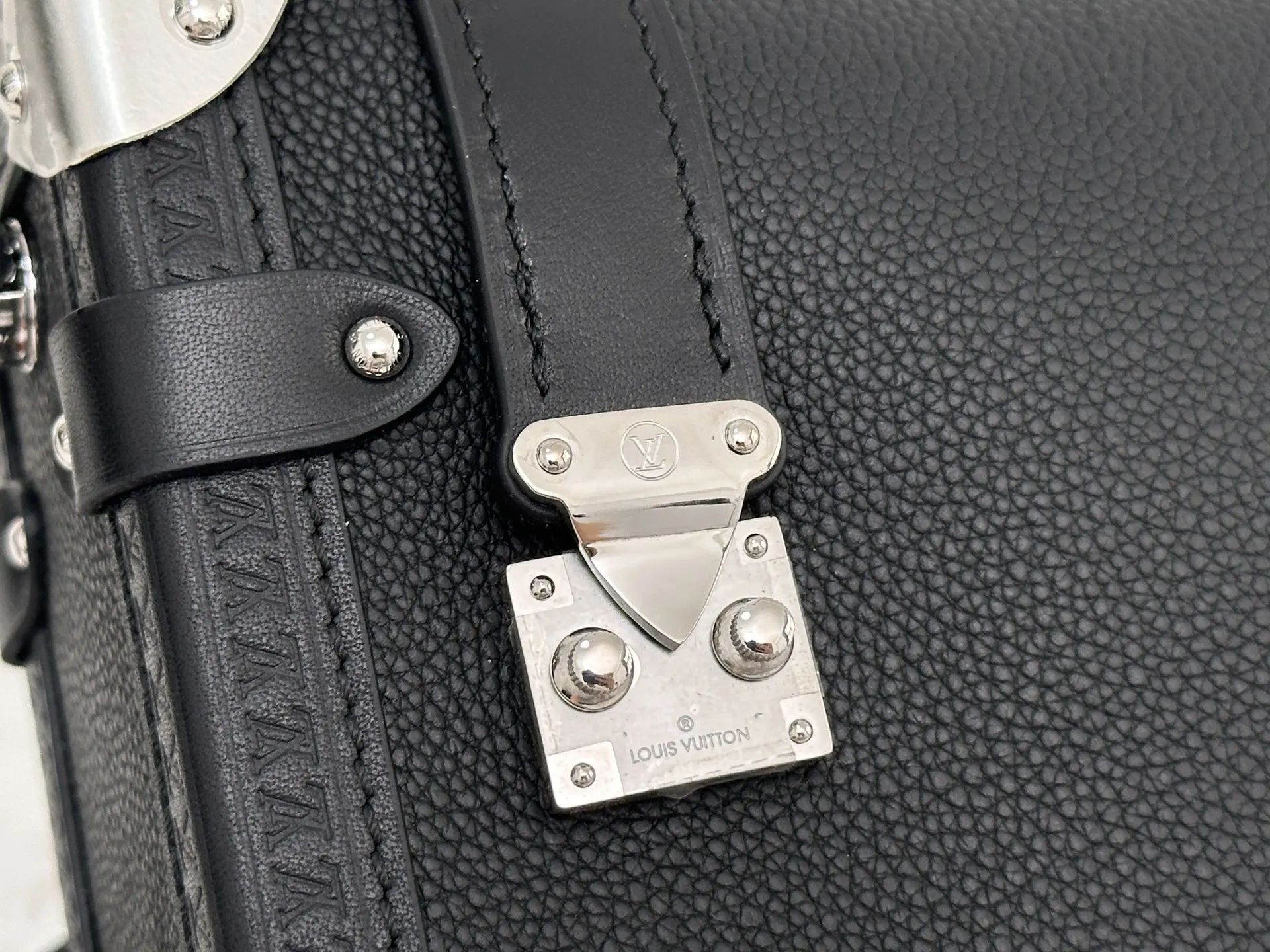 LVM25160 粒面牛皮革中号手袋 女士斜挎包 - 细节图 5