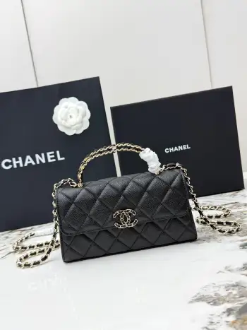 <p> 进口原厂皮   CHANEL香奈儿25S 新款本季 最火的鱼子酱小球纹牛皮Kelly 手柄包 这颗绝对是黑马 第一眼看到就深深爱上颜值不必说 直接闭眼入不会错 很好打理  也是百搭型实现了单背斜挎腋下背手拎的效果简直就是福音〰 很精致 值得珍藏 型号 AP3238 </p>