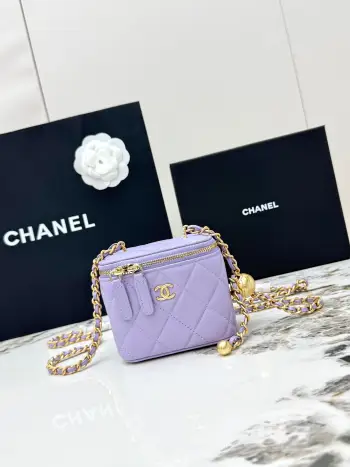 <p> 进口原厂皮   CHANEL 小号金球 香奈儿21C秋冬新品 顶级货全钢金色链条 金球进口羊皮盒子包 精巧别致链条小化妆盒 得体方形状mini可爱无敌啦〰 小小空间除了手机放不琐碎小物件还是蛮能收纳的 装饰金属球可调节小链条 手提超级萌 可单肩可斜挎哦   . </p><p>型号 AP1447</p>