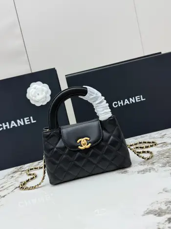<p> 进口原厂皮    CHANEL  羊皮 香奈儿25C中古包 Kelly金标菱格全钢链条带手柄 进口小羊皮搭配复古金色五金 迷你型包包 容量不小 可斜挎单肩手提都可以 专柜都买不到 全部要溢价 看到实物才知道物有所值 真的太经典太好看了 包包实际不大 上身很好搭配 实用性极高型号 AS4416  尺寸 长19x宽7x高13cm </p>