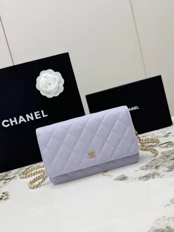 <p> 进口原厂皮     配盒 CHANEL发财包 小球纹金扣 顶级货 新品到货 全钢24K五金链条 专柜对版升级版磁扣𝑊𝑂𝐶压花鱼子酱进口小牛皮经典升级全新磁扣 更便捷好用𝑤𝑒𝑙𝑙𝑒𝑡 𝑜𝑛 𝑐ℎ𝑎𝑖𝑛带链条的手拿包可斜挎可单肩的包包 实在是太实用了 上身效果非常棒 女士们赶紧啦 又名 发财包 这么趣味的一款 一定会给你带来好运〰 </p><p>型号 AP0250</p>