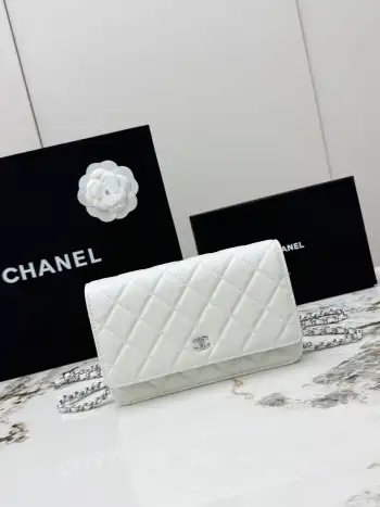 <p> 进口原厂皮     配盒 CHANEL发财包 小球纹银扣 顶级货 新品到货 全钢24K五金链条 专柜对版升级版磁扣𝑊𝑂𝐶压花鱼子酱进口小牛皮经典升级全新磁扣 更便捷好用𝑤𝑒𝑙𝑙𝑒𝑡 𝑜𝑛 𝑐ℎ𝑎𝑖𝑛带链条的手拿包可斜挎可单肩的包包 实在是太实用了 上身效果非常棒 女士们赶紧啦 又名 发财包 这么趣味的一款 一定会给你带来好运〰 </p><p>型号 AP0250</p>