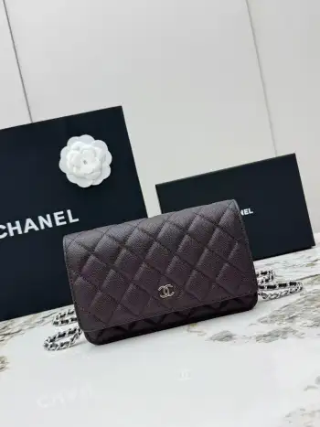 <p> 进口原厂皮     配盒 CHANEL发财包 小球纹银扣 顶级货 新品到货 全钢24K五金链条 专柜对版升级版磁扣𝑊𝑂𝐶压花鱼子酱进口小牛皮经典升级全新磁扣 更便捷好用𝑤𝑒𝑙𝑙𝑒𝑡 𝑜𝑛 𝑐ℎ𝑎𝑖𝑛带链条的手拿包可斜挎可单肩的包包 实在是太实用了 上身效果非常棒 女士们赶紧啦 又名 发财包 这么趣味的一款 一定会给你带来好运〰 </p><p>型号 AP0250</p>